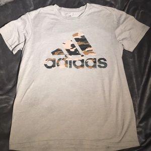 Unisex Adidas Shirt - Medium